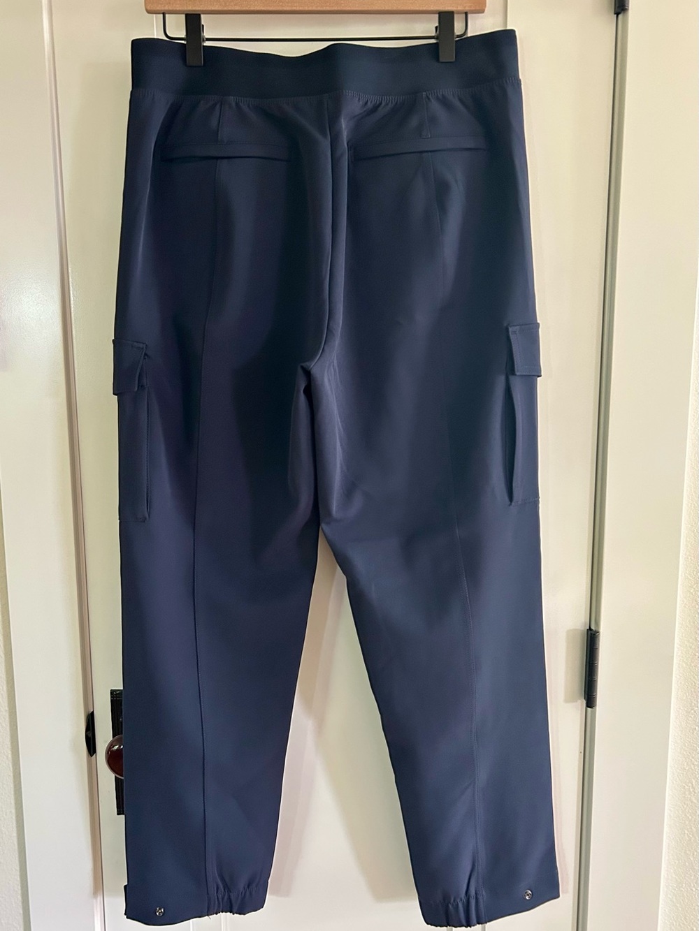 Athleta Highrise Navy Cargo pants - size 12 - NWOT - Picture 4 of 7
